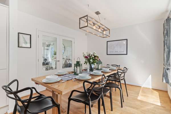 Glynmar - Sea glimpses, hot tub, pool table, parking