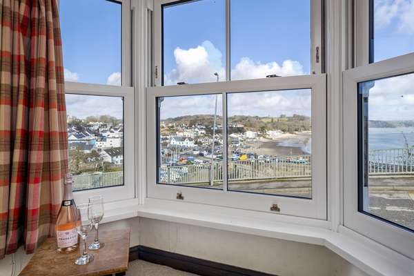 Hill Cottage - Saundersfoot, Sea Views, with Parking