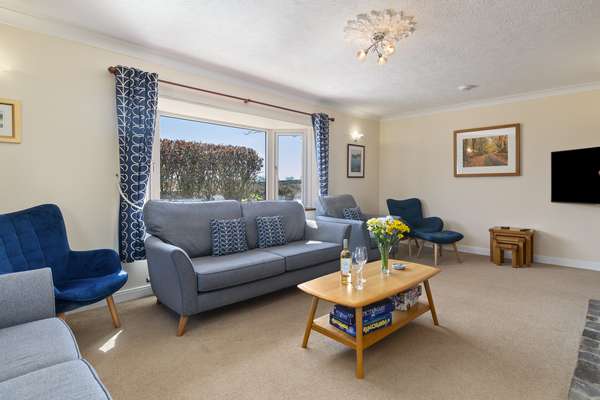 Honeyfield Lodge - Rural Views, Close to beaches