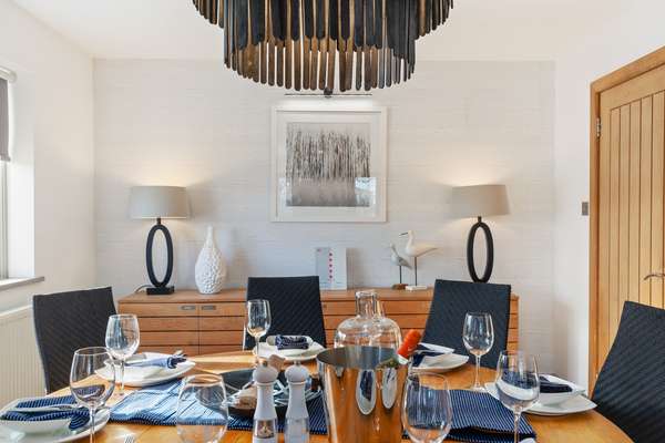 Oaktree Lodge - hot tub, sea views, luxury cottage, Log Burner