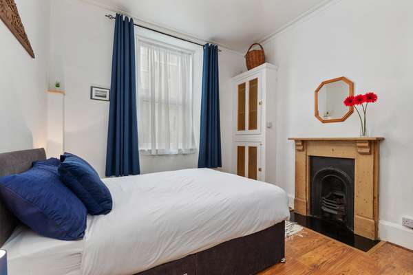 Penalun House - Short walk to beach