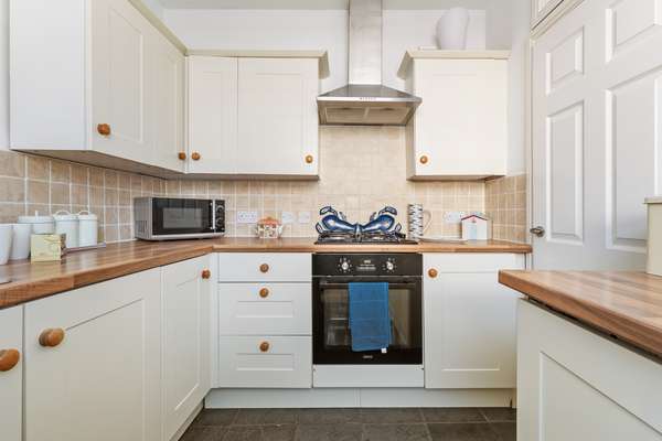 The Pennines - Close to town, beach and shops