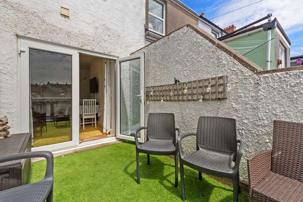 The Pennines - Close to town, beach and shops
