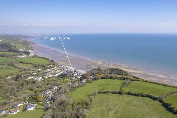 Smugglers Cove - Short walk from beach, parking