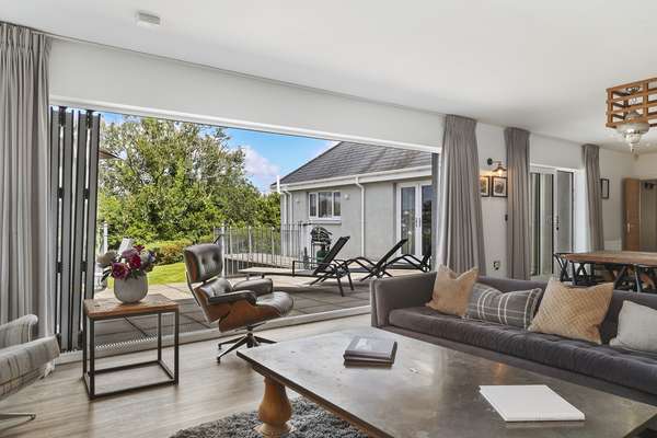 The Hawthorns - Luxury Cottage, Hot Tub, Sea Views