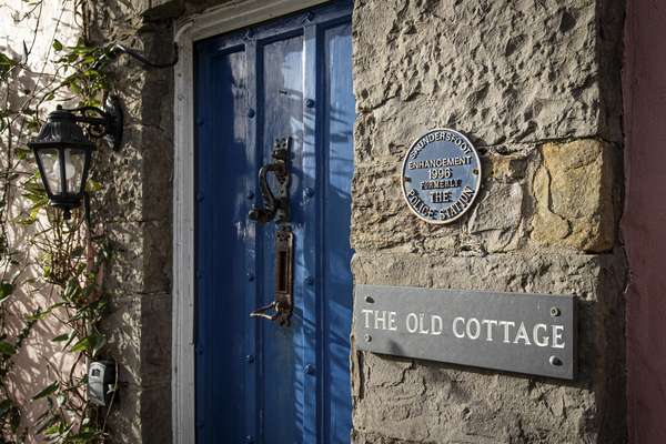 The Old Cottage - Central Location, Near the Beach
