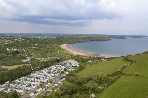 The Retreat - Short walk from beach, parking