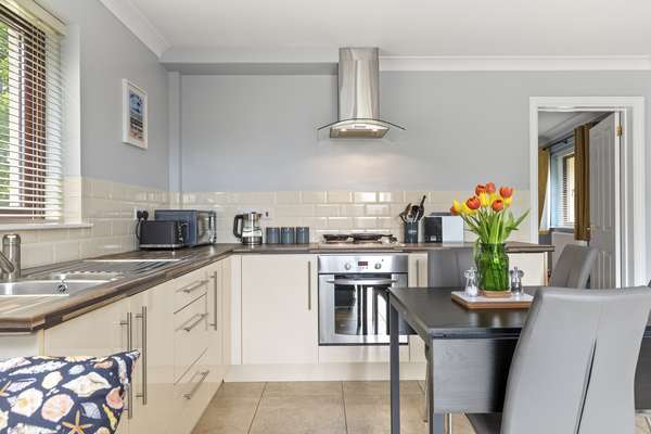 The Willows - Cosy Retreat, Close to Village and Beach