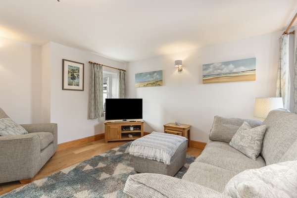 Two Hoots - Peaceful Cottage, Rural views
