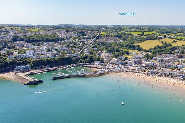 White Sails - Beach and Harbour views