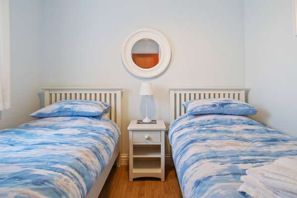 Y Deri - Close to village and beach
