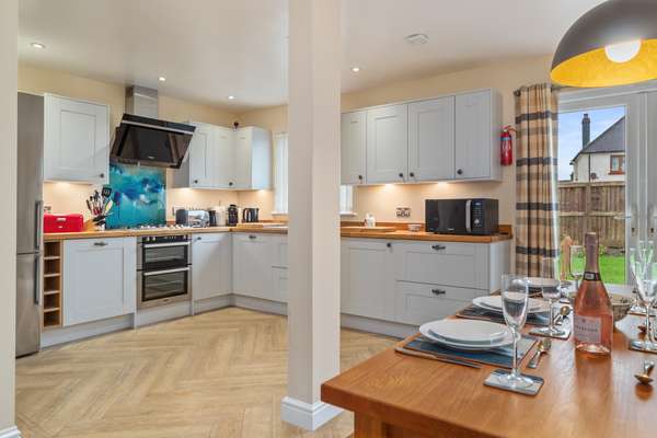 Y Deri - Close to village and beach